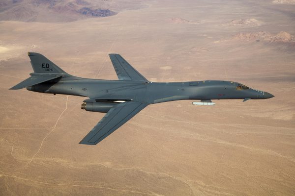 B-1B Lancer Supersonic Bomber – U.S. Air Force Strategic Aviation, Military Bomber Aircraft, High-Speed Flight Photography